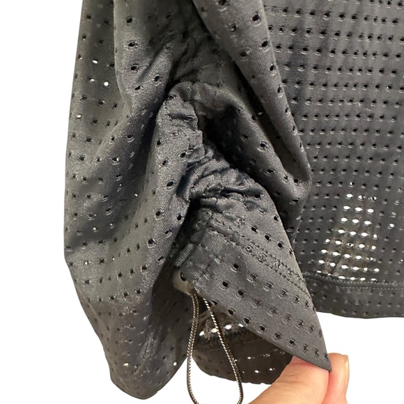 Nike Black Perforated Tank Top‎ - Picture 2 of 6